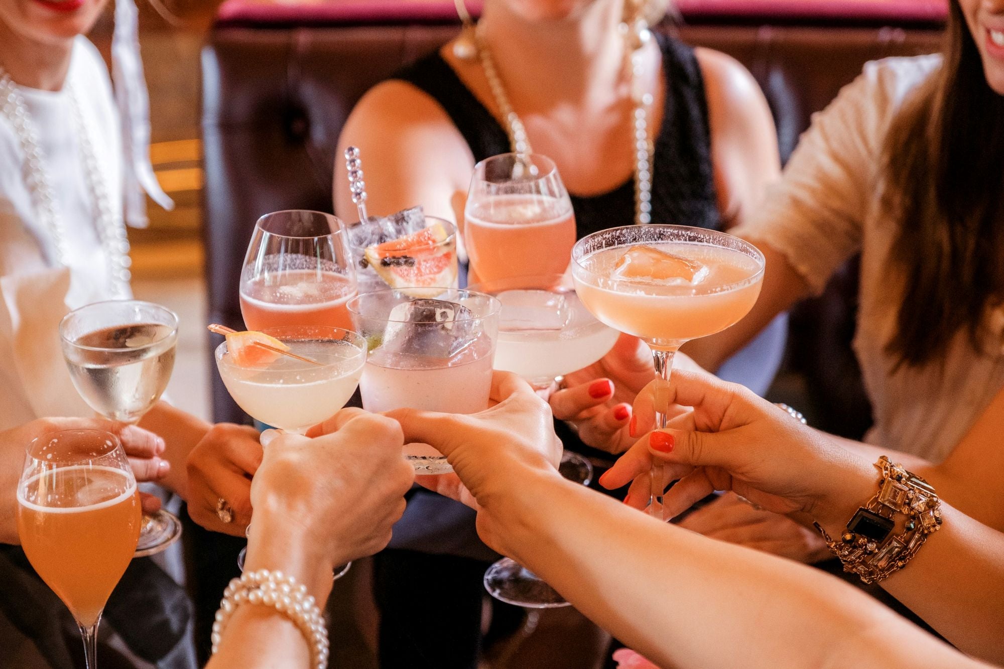 Cocktails for Hosting at Home: Easy Drinks for Effortless Entertaining