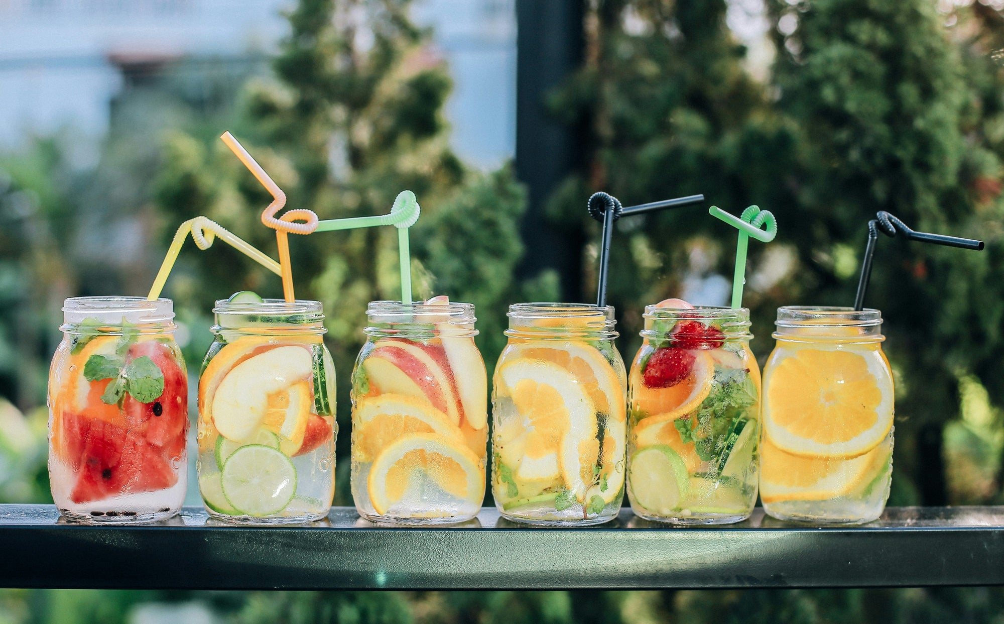 Best Cocktails for Backyard BBQs: Easy Drinks for Summer Entertaining
